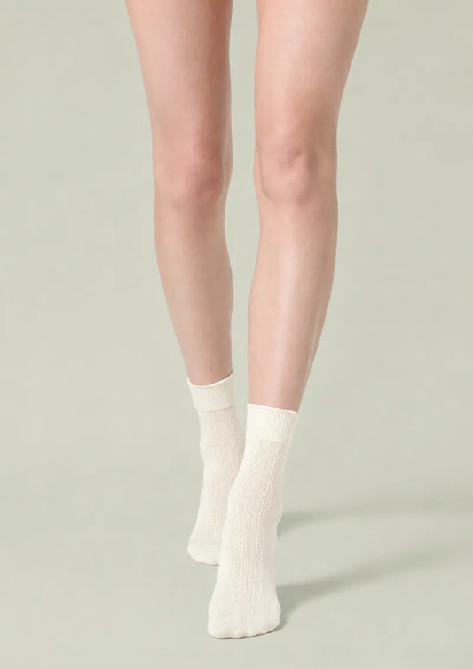 Cream Ribbed Crew Socks