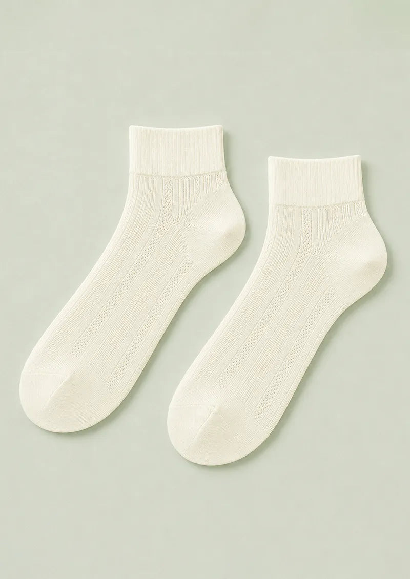 Cream Ribbed Crew Socks