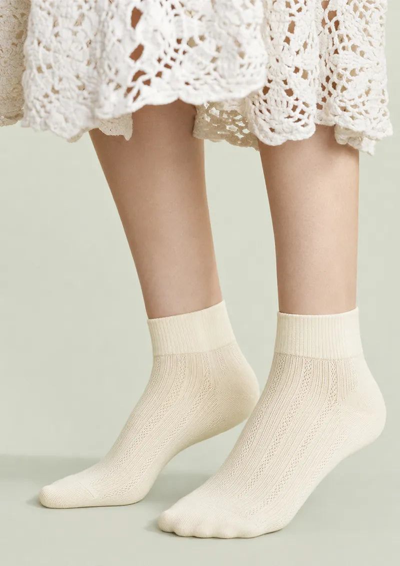 Cream Ribbed Crew Socks