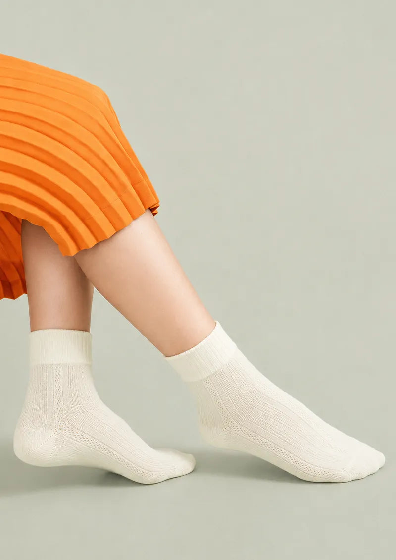 Cream Ribbed Crew Socks