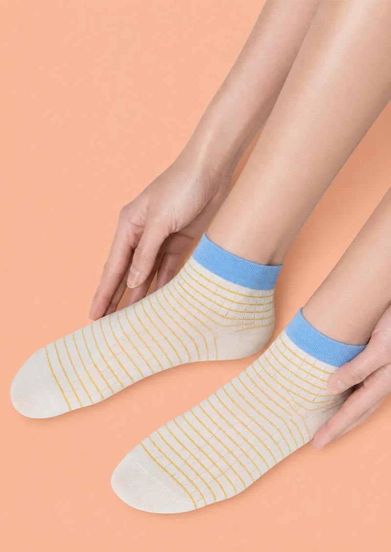 Ivory Yellow Plaid Blue Cuff Low-Cut Socks